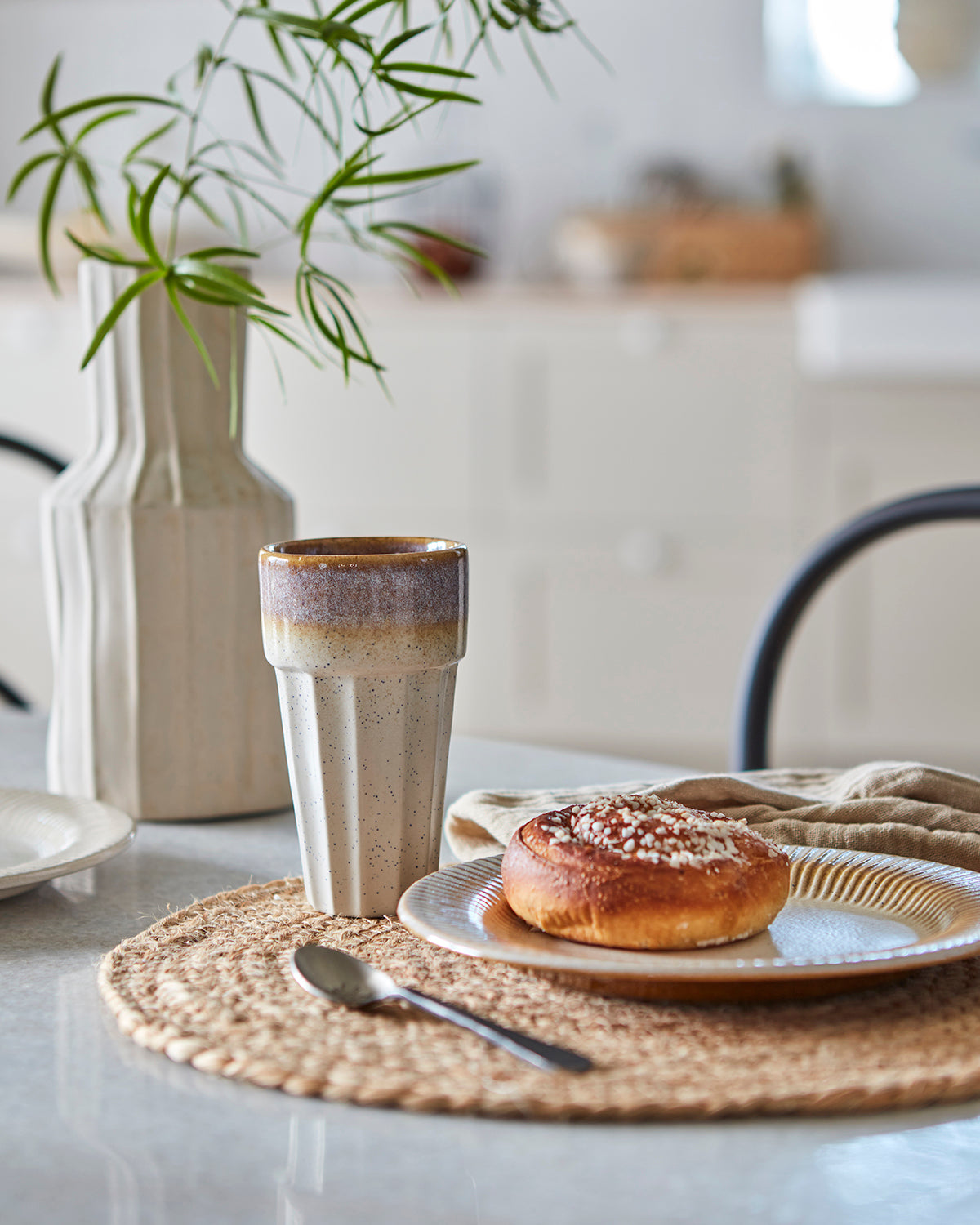 ATHENA Urna, Elfenben