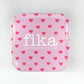 BRICKA 20x20 cm, Make time Fika/Hjärtan, rosa