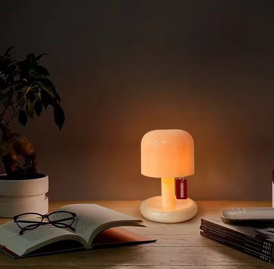 LJUSNATT USB-Bordslampa